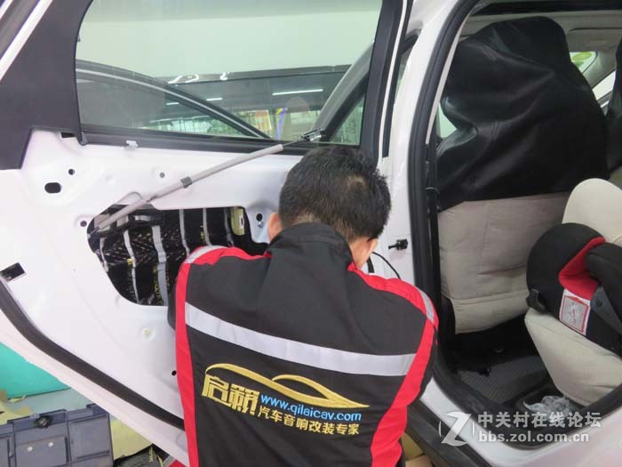 深圳市福田罗湖区启籁专业音响改装店家新款福特福克斯车载音响升级案例