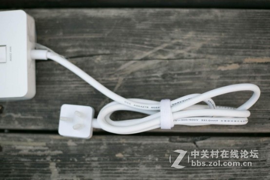 不想要第二个拖线板的看过来，8+5超多接口的拖线板开箱晒物