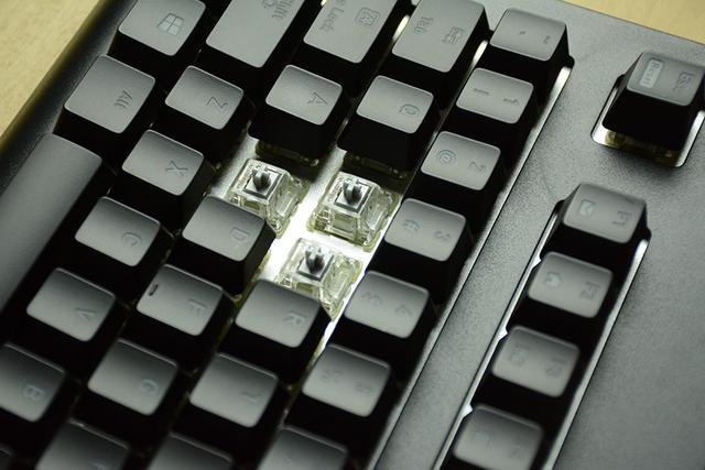 全能等效，自带集线接口的银轴旗舰键盘——Tt X1星脉 RGB