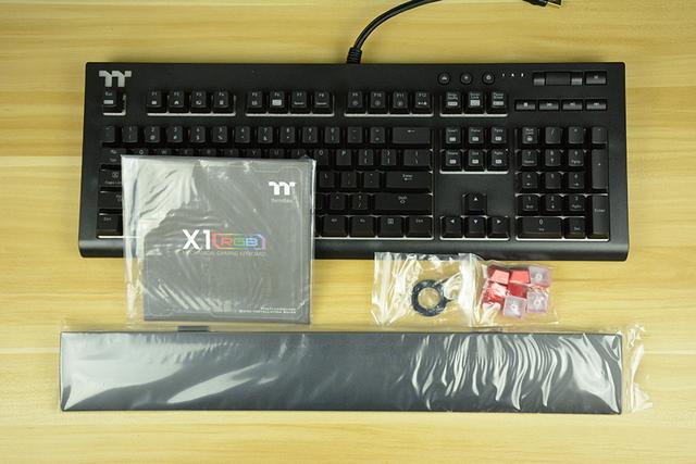 全能等效，自带集线接口的银轴旗舰键盘——Tt X1星脉 RGB