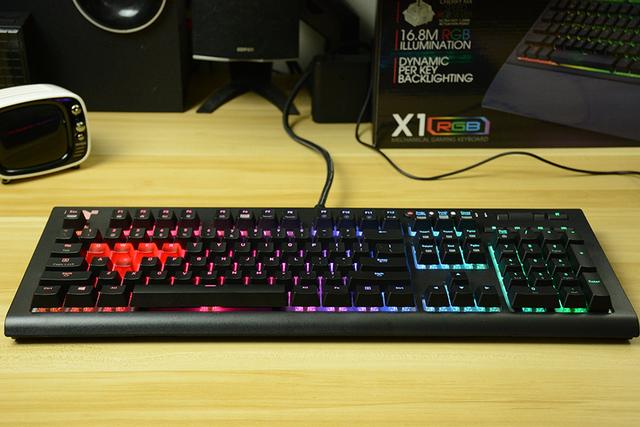 全能等效，自带集线接口的银轴旗舰键盘——Tt X1星脉 RGB