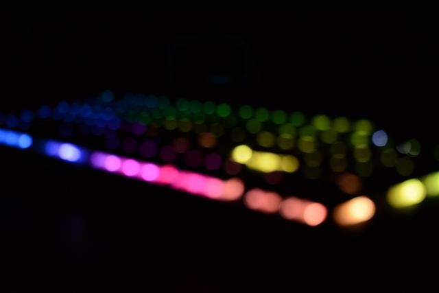 全能等效，自带集线接口的银轴旗舰键盘——Tt X1星脉 RGB