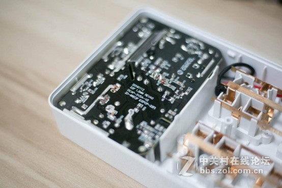 不想要第二个拖线板的看过来，8+5超多接口的拖线板开箱晒物