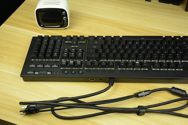 全能等效，自带集线接口的银轴旗舰键盘——Tt X1星脉 RGB