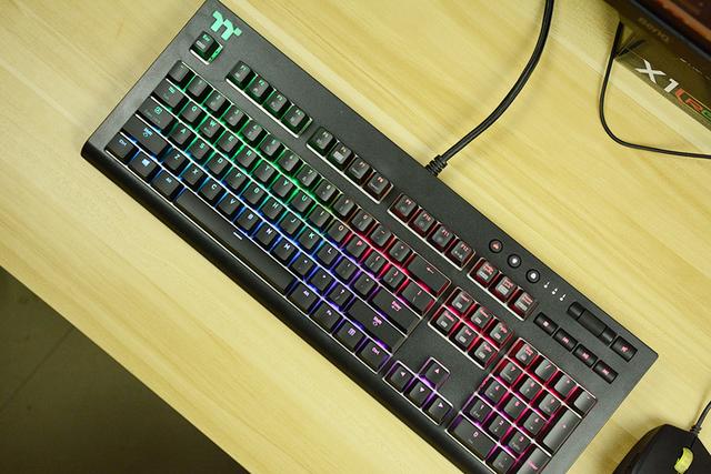 全能等效，自带集线接口的银轴旗舰键盘——Tt X1星脉 RGB