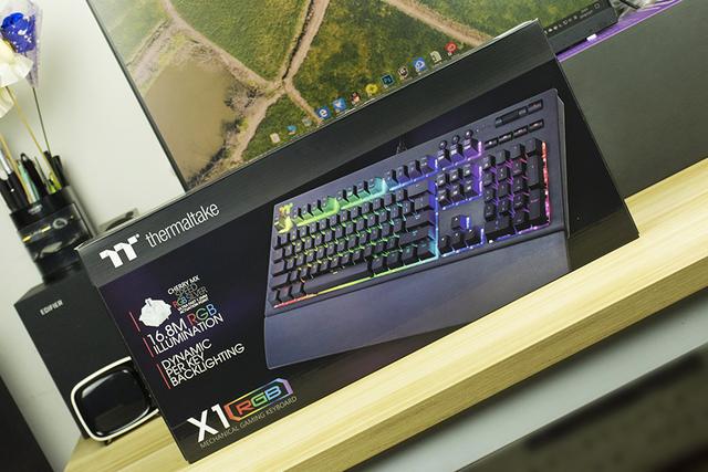 全能等效，自带集线接口的银轴旗舰键盘——Tt X1星脉 RGB