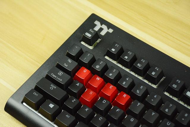 全能等效，自带集线接口的银轴旗舰键盘——Tt X1星脉 RGB