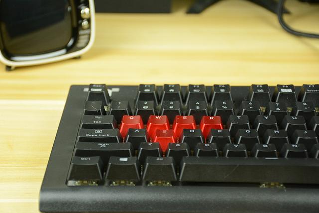 全能等效，自带集线接口的银轴旗舰键盘——Tt X1星脉 RGB