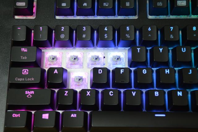 全能等效，自带集线接口的银轴旗舰键盘——Tt X1星脉 RGB