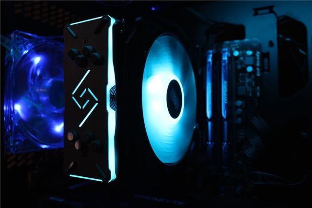 一见钟情、爱不释手——九州风神玄冰GT RGB散热器体验！