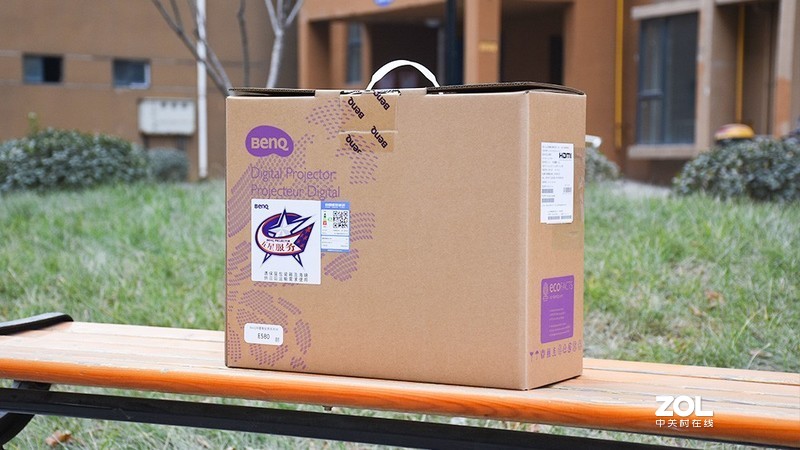 智能化背景下的办公新体验 明基E580商务投影仪