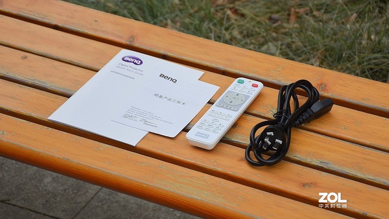 智能化背景下的办公新体验 明基E580商务投影仪