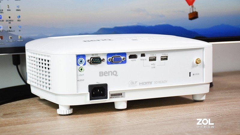 智能化背景下的办公新体验 明基E580商务投影仪