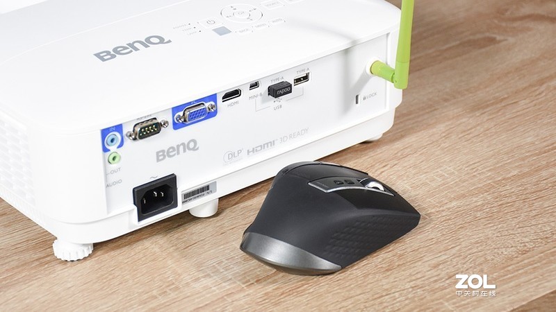 智能化背景下的办公新体验 明基E580商务投影仪