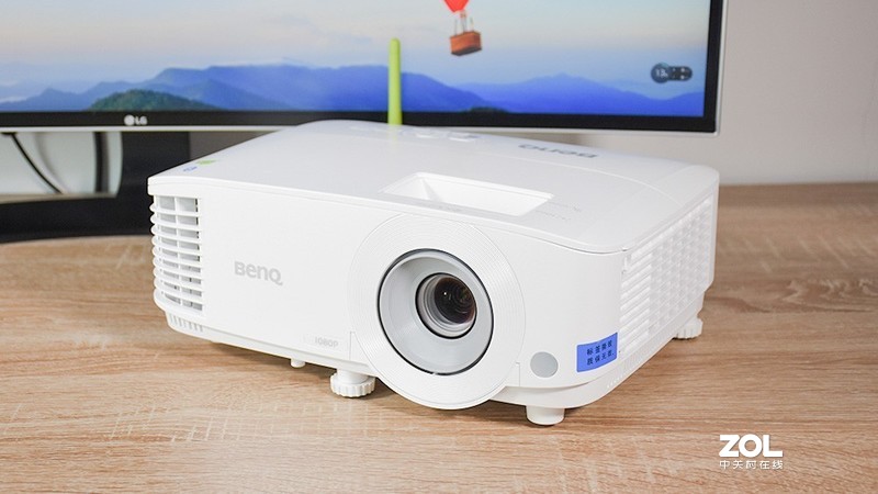 智能化背景下的办公新体验 明基E580商务投影仪