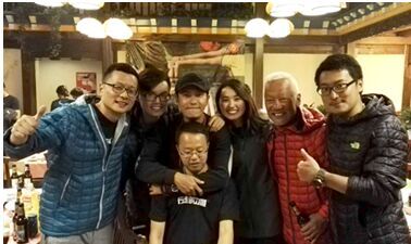 李荣浩微博晒自拍，与陈坤脸贴脸关系亲密