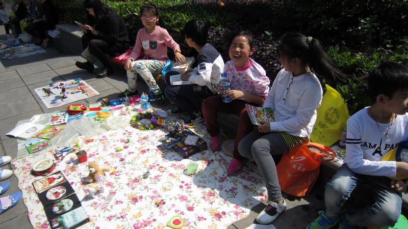 “五一”小新星英语绣溪公园图书跳蚤市场