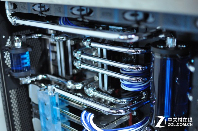 「Z玩主」硬派金属风格 天价信仰神机