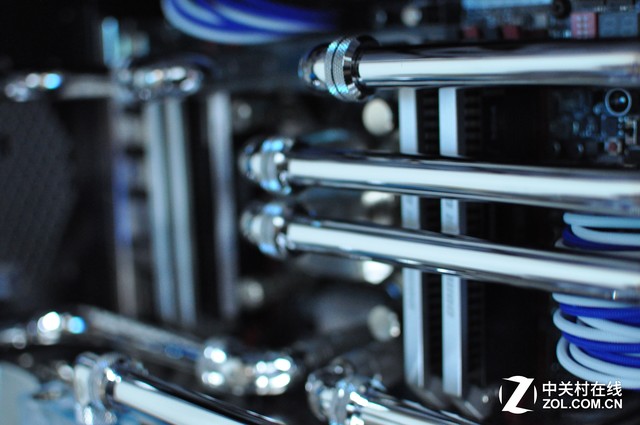 「Z玩主」硬派金属风格 天价信仰神机