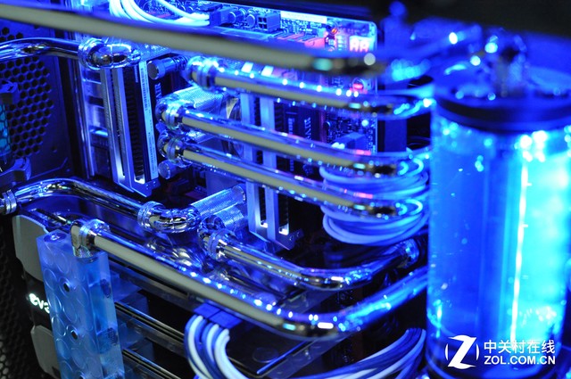 「Z玩主」硬派金属风格 天价信仰神机