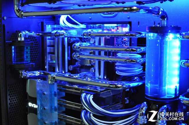 「Z玩主」硬派金属风格 天价信仰神机