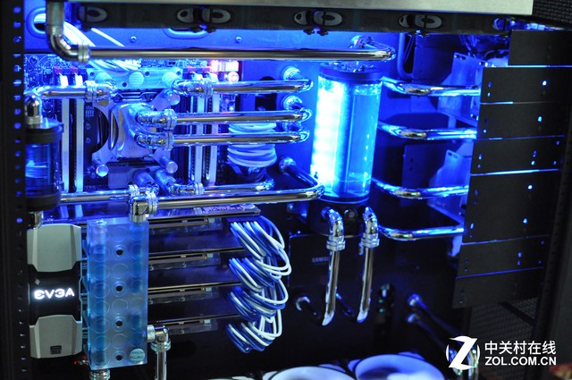 「Z玩主」硬派金属风格 天价信仰神机