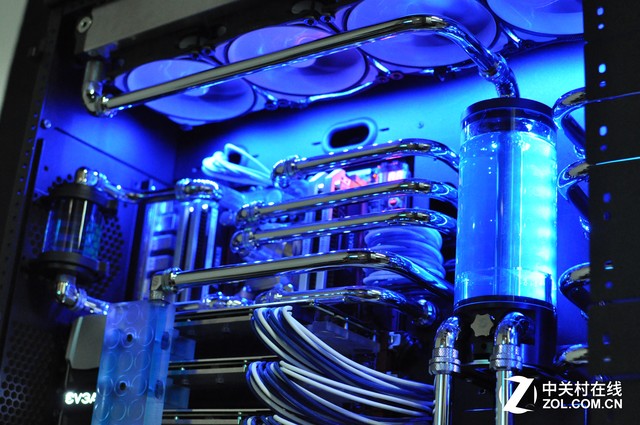 「Z玩主」硬派金属风格 天价信仰神机