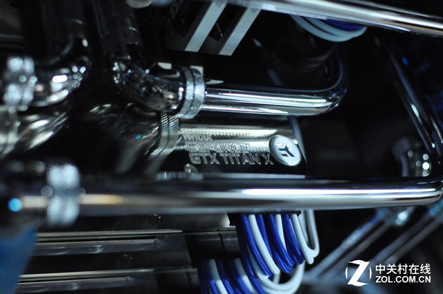 「Z玩主」硬派金属风格 天价信仰神机