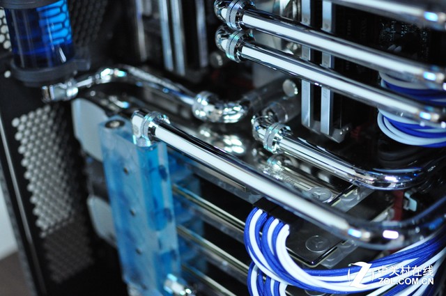 「Z玩主」硬派金属风格 天价信仰神机