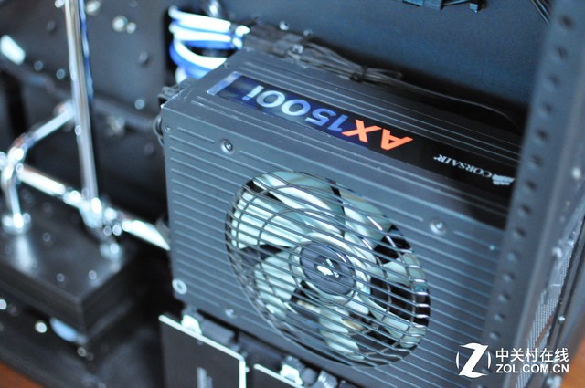 「Z玩主」硬派金属风格 天价信仰神机