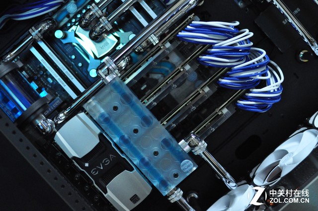 「Z玩主」硬派金属风格 天价信仰神机