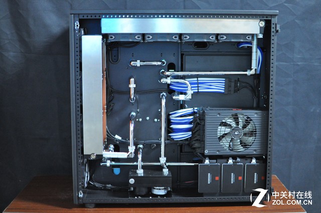 「Z玩主」硬派金属风格 天价信仰神机