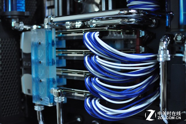 「Z玩主」硬派金属风格 天价信仰神机