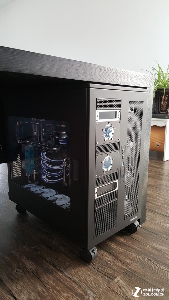 「Z玩主」硬派金属风格 天价信仰神机