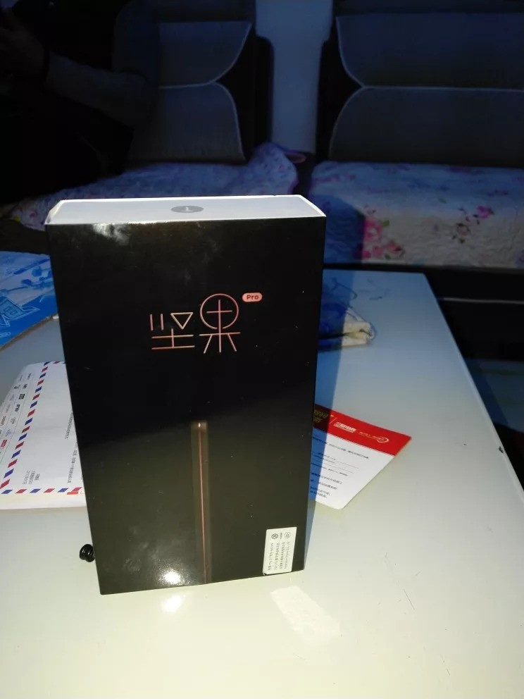 买的锤子坚果PRO2终于到了，开箱上手发现小惊喜！