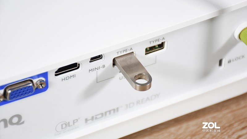 智能化背景下的办公新体验 明基E580商务投影仪