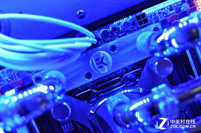 「Z玩主」硬派金属风格 天价信仰神机