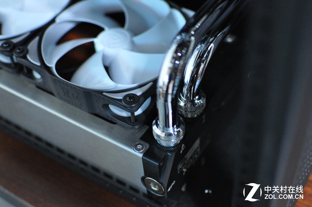 「Z玩主」硬派金属风格 天价信仰神机