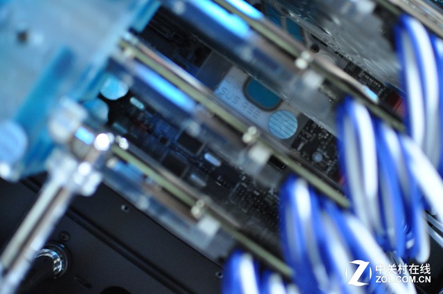 「Z玩主」硬派金属风格 天价信仰神机