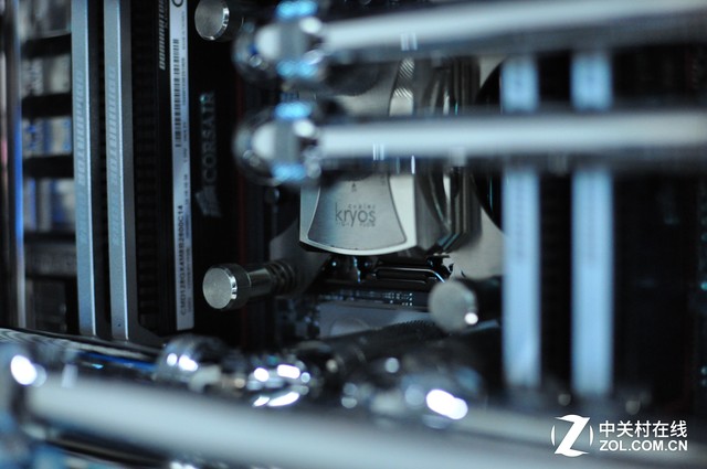 「Z玩主」硬派金属风格 天价信仰神机