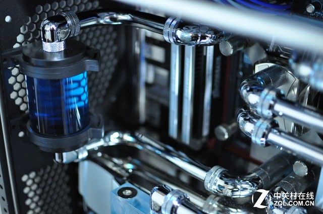 「Z玩主」硬派金属风格 天价信仰神机