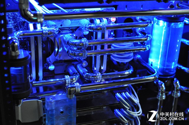 「Z玩主」硬派金属风格 天价信仰神机