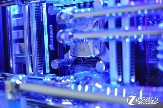 「Z玩主」硬派金属风格 天价信仰神机