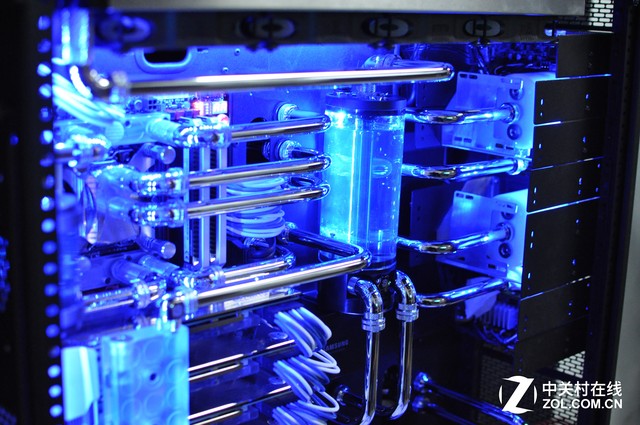 「Z玩主」硬派金属风格 天价信仰神机