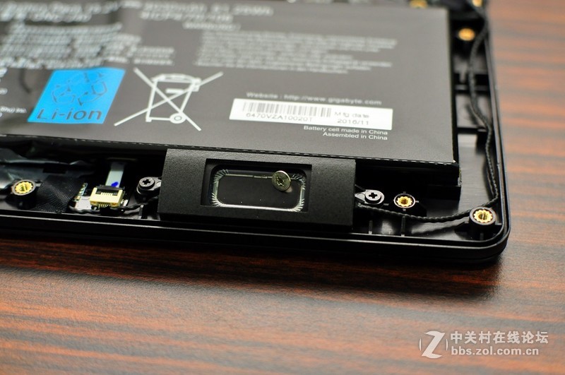 GIGABYTE P34K V7，搭配GTX1050 TI，让效能持平桌机