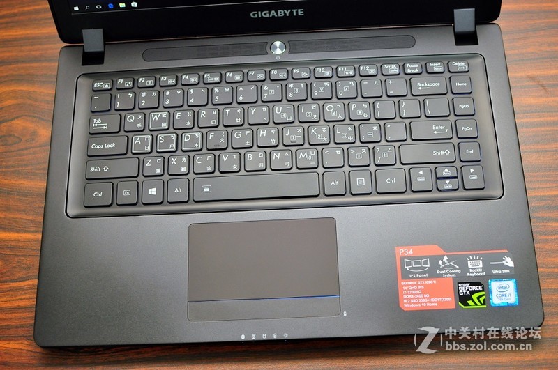 GIGABYTE P34K V7，搭配GTX1050 TI，让效能持平桌机