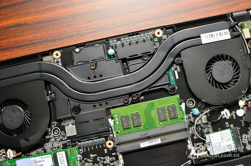 GIGABYTE P34K V7，搭配GTX1050 TI，让效能持平桌机