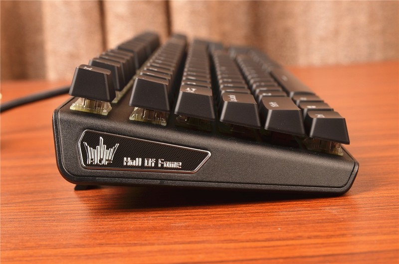 影驰开始做键盘了？看看这款RGB暗黑版茶轴机械键盘如何