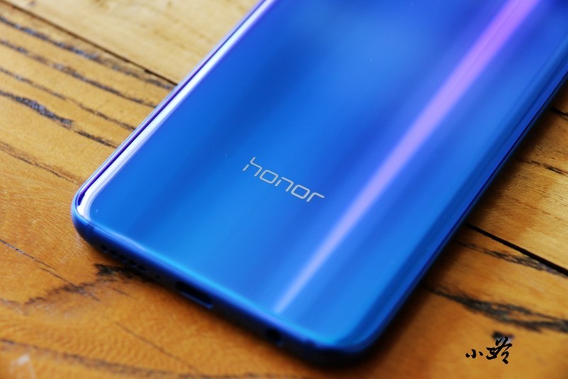 【小三爷评测】致美极光，AI再进化—荣耀10上手体验