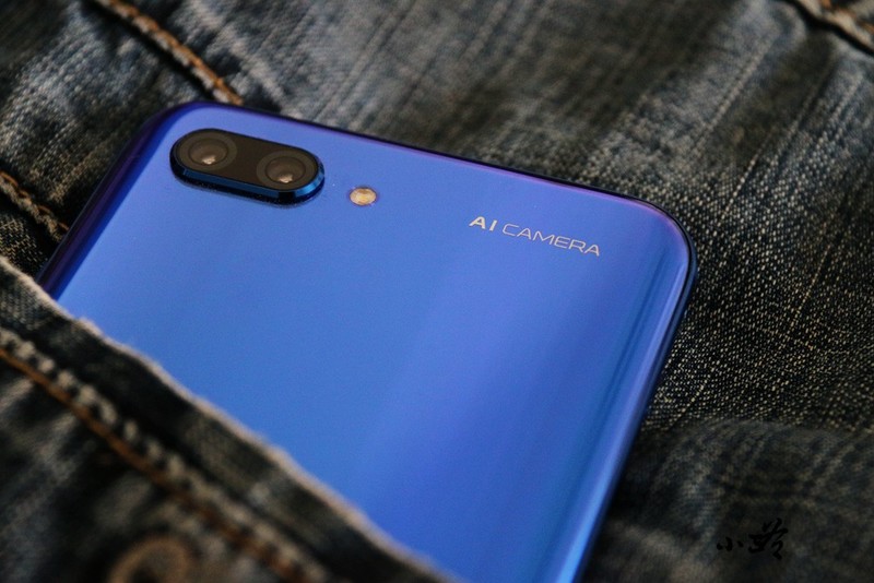 【小三爷评测】致美极光，AI再进化—荣耀10上手体验